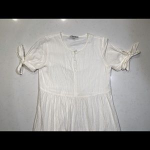 Dotted Shortsleeve Midi Dress with Keyhole